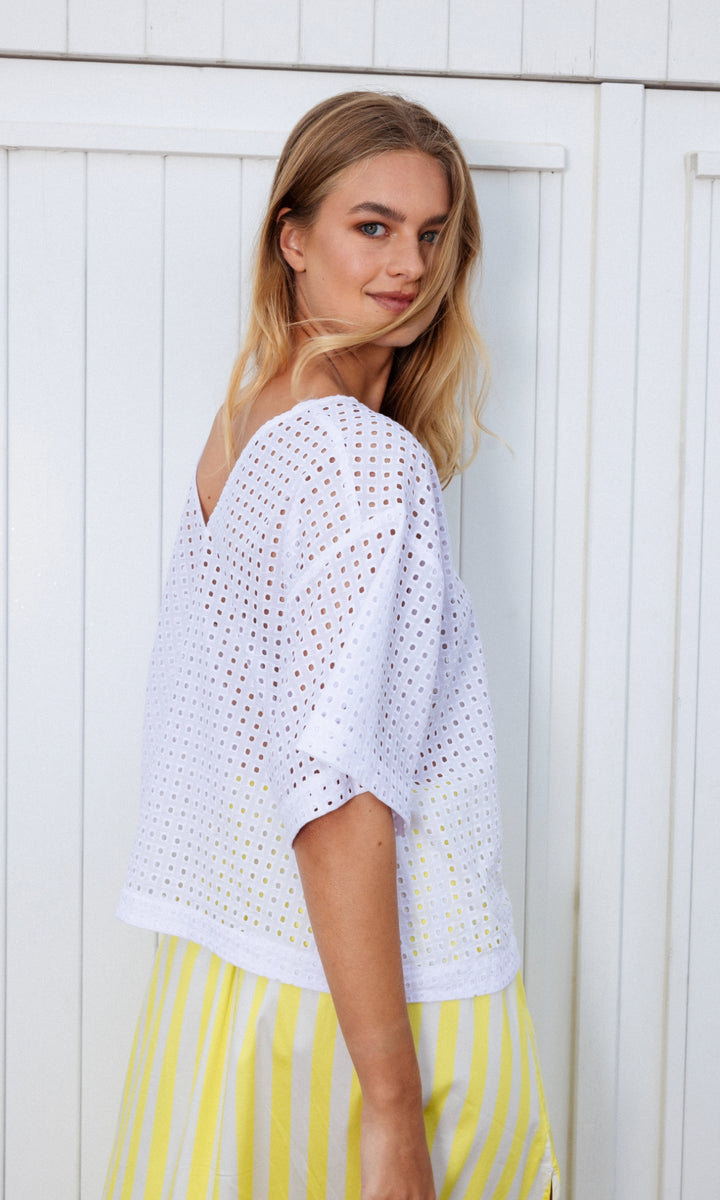 Dames Blouse in broderie wit met V |  Reversible | Emilie