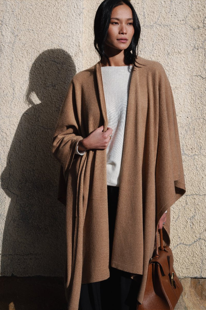 Dames Cape Chloe in cashmere mix  camel